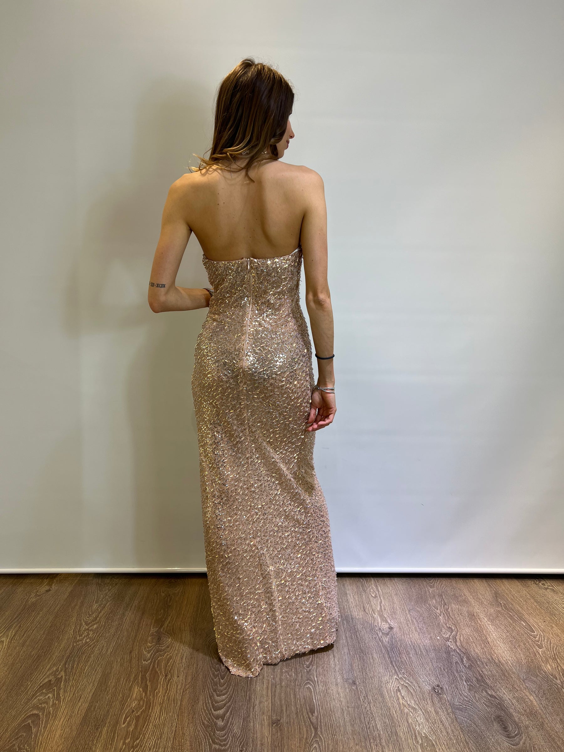 Abito lungo in paillettes