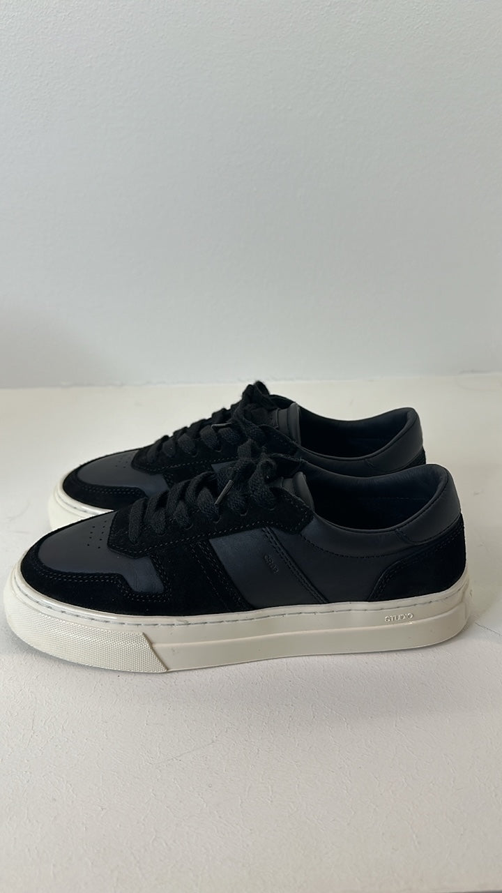 Studio calf black