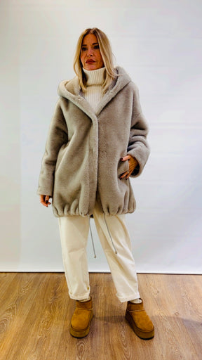 Ecopelliccia con cappuccio