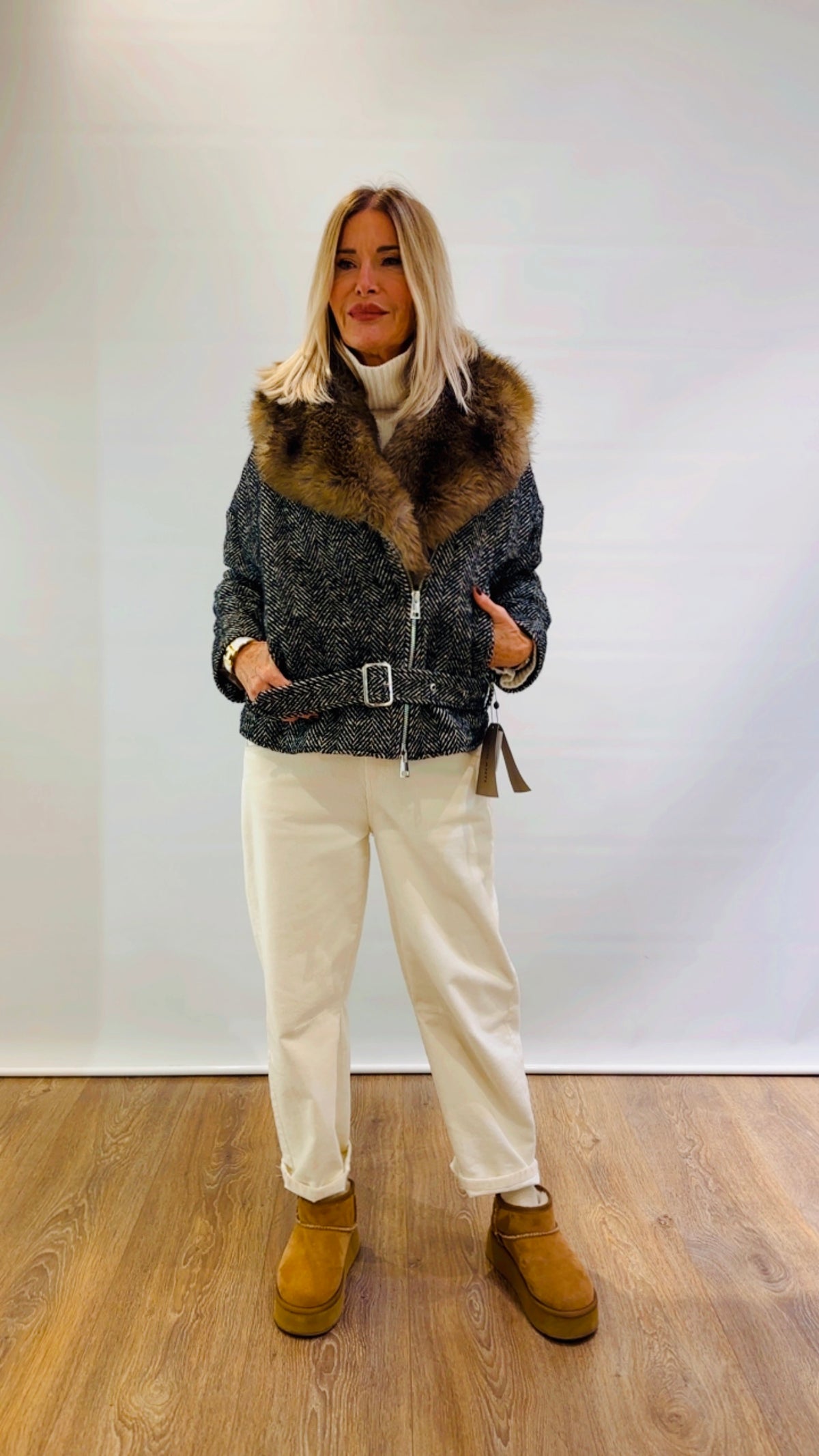 Chiodo in lana con collo in ecopelliccia