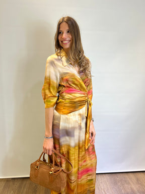 Vestito stampato in satin con scollo a V