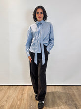 Camicia a righe con fiocco