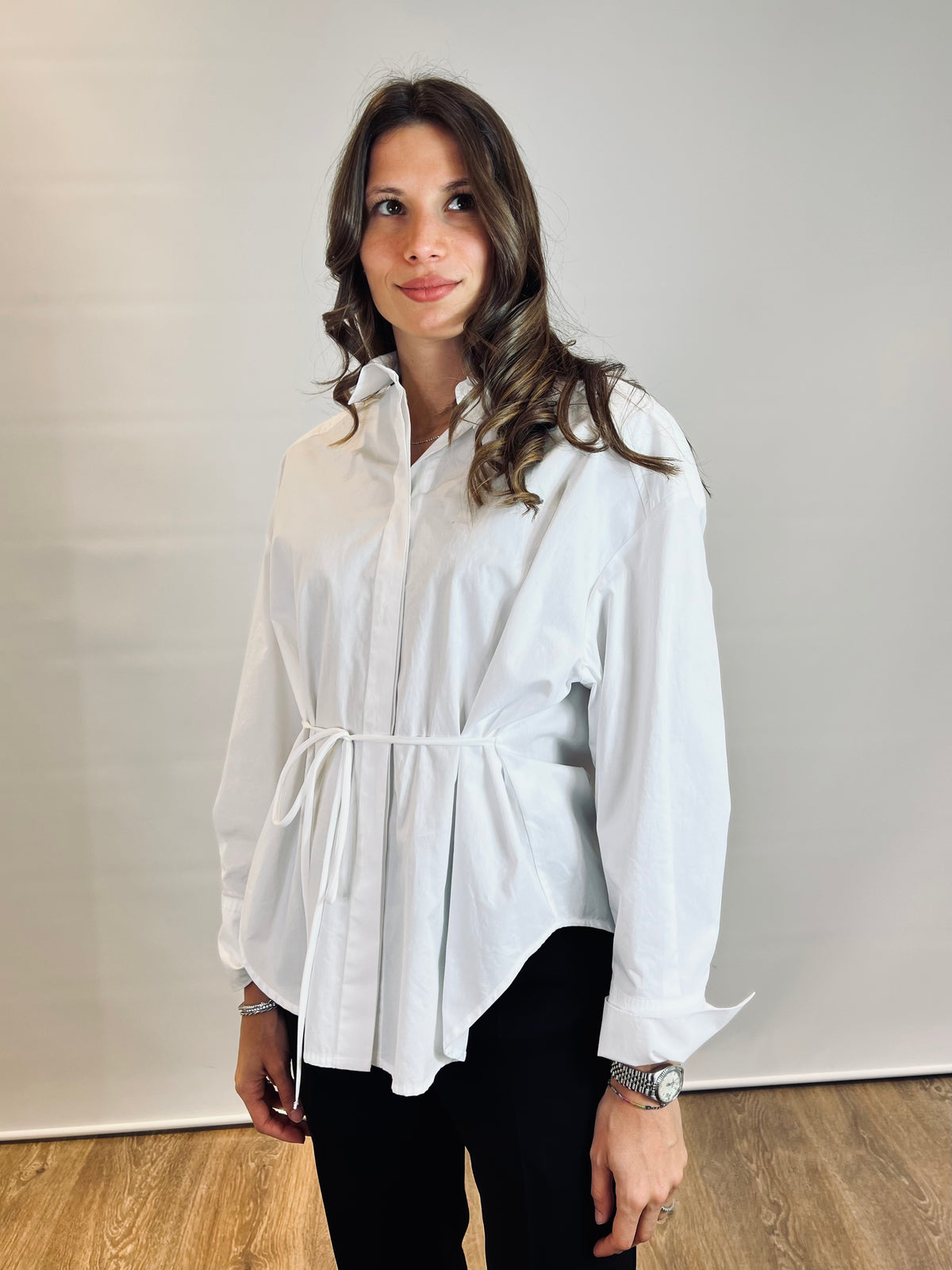 Camicia allacciata in vita