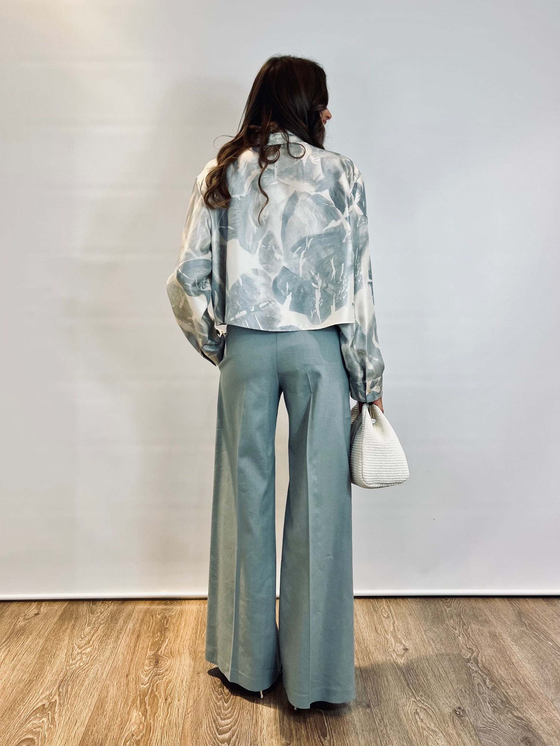 Camicia in fantasia con cravatta
