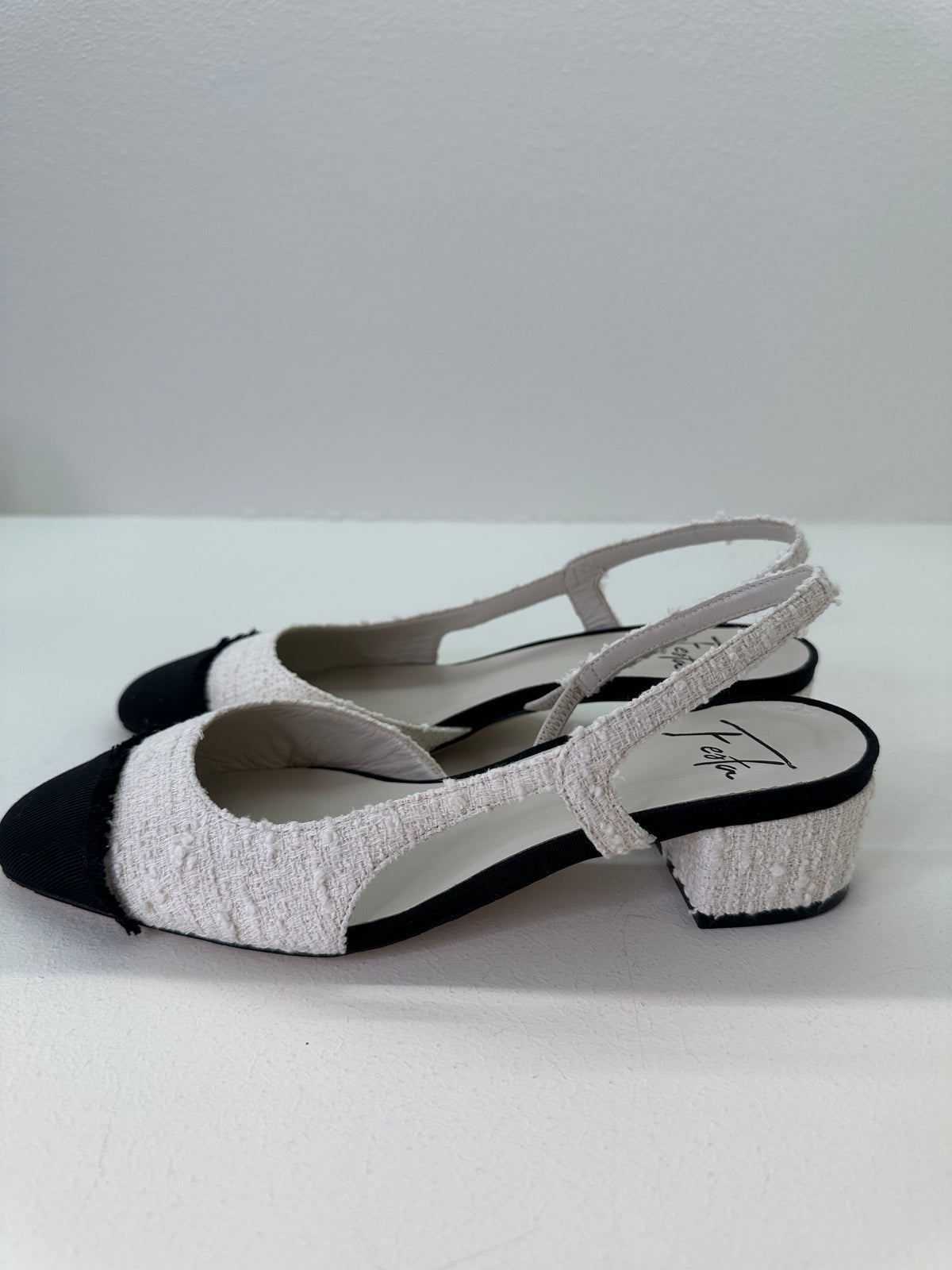 Slingback stile chanel